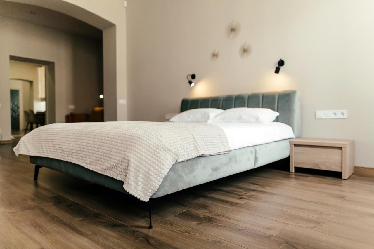 Lara Apartament 3 Apartment Lviv Ngoại thất bức ảnh